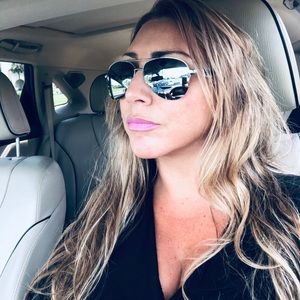 Meet your Posher, Laurie